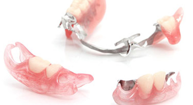 No matter how ill-fitting your dentures are, please consult us.