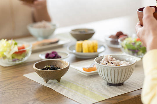 1. 入れ歯で食べづらい…こんな悩みありませんか？